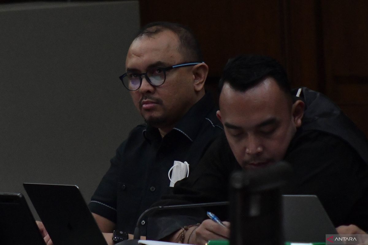 Mantan Dirut Bakti Kominfo Anang Achmad Latif dituntut 18 tahun penjara