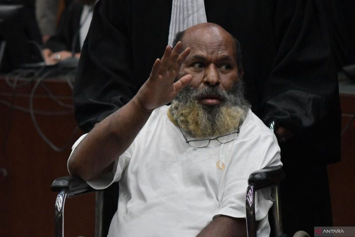 Mantan Gubernur Papua Lukas Enembe divonis delapan tahun penjara