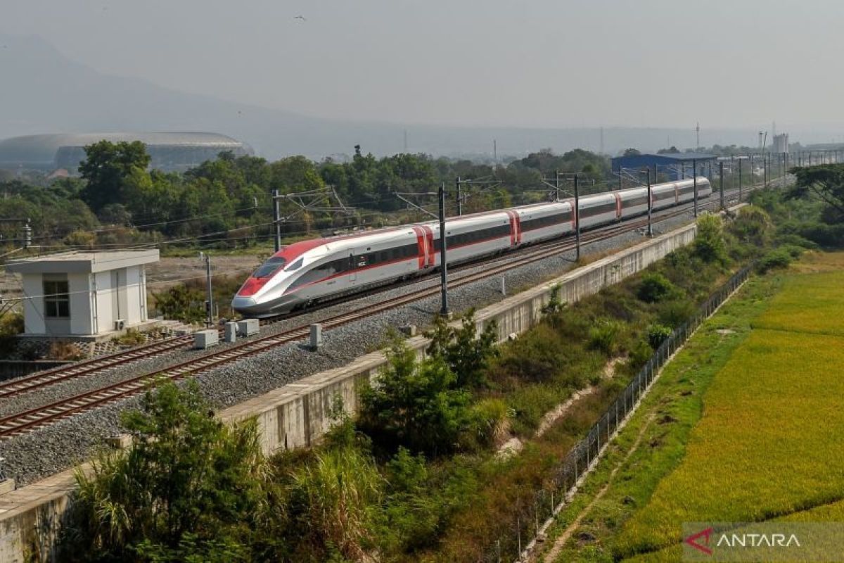 Sejumlah mahasiswa Indonesia bagikan kisah kereta cepat di China