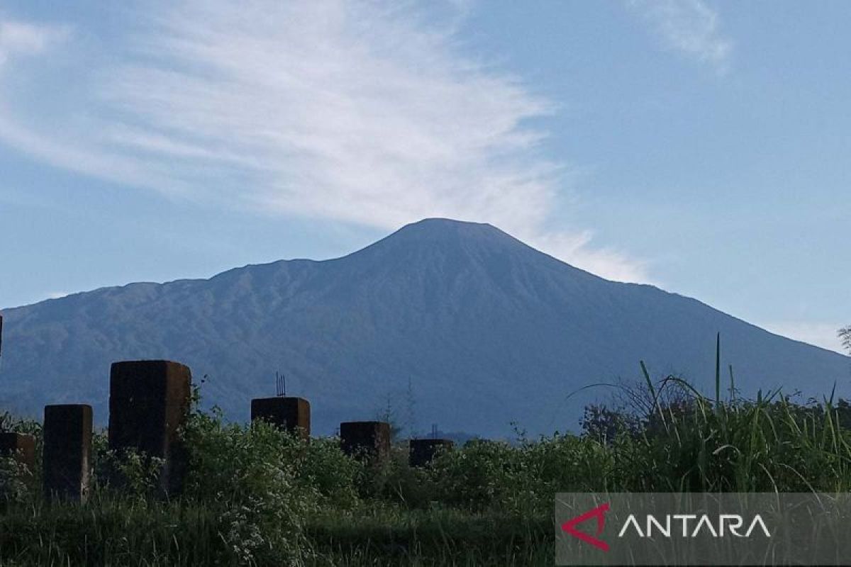 Gunung Slamet terbangun dari "tidur" panjangnya