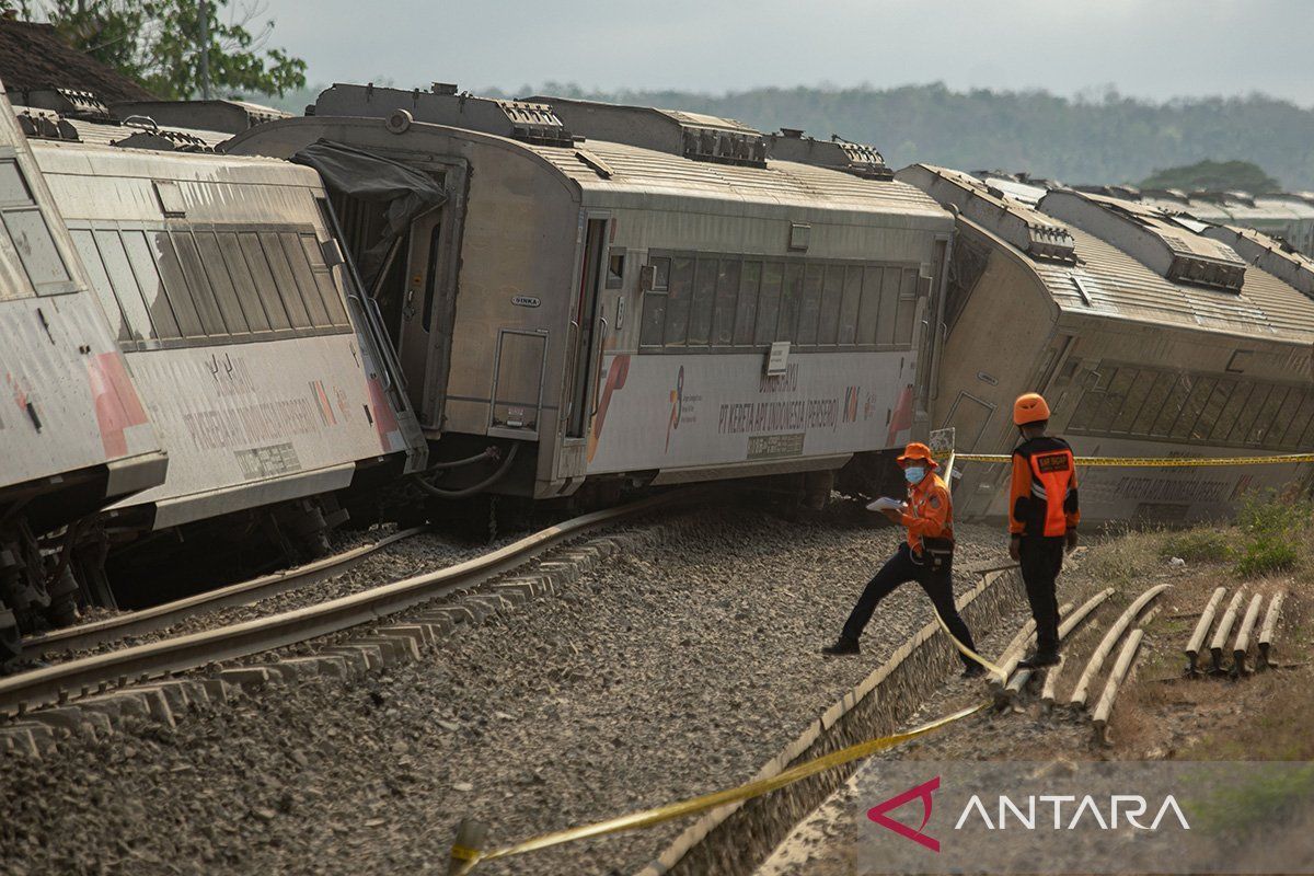Daop 8 Surabaya berikan kompensasi tiket 100 persen imbas kecelakaan kereta api