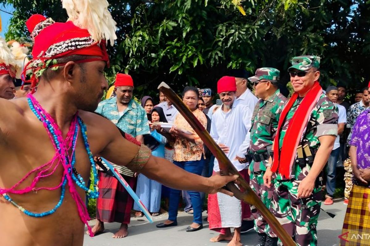 Kodam Pattimura selesaikan 12 program TNI bangun desa di Maluku tengah