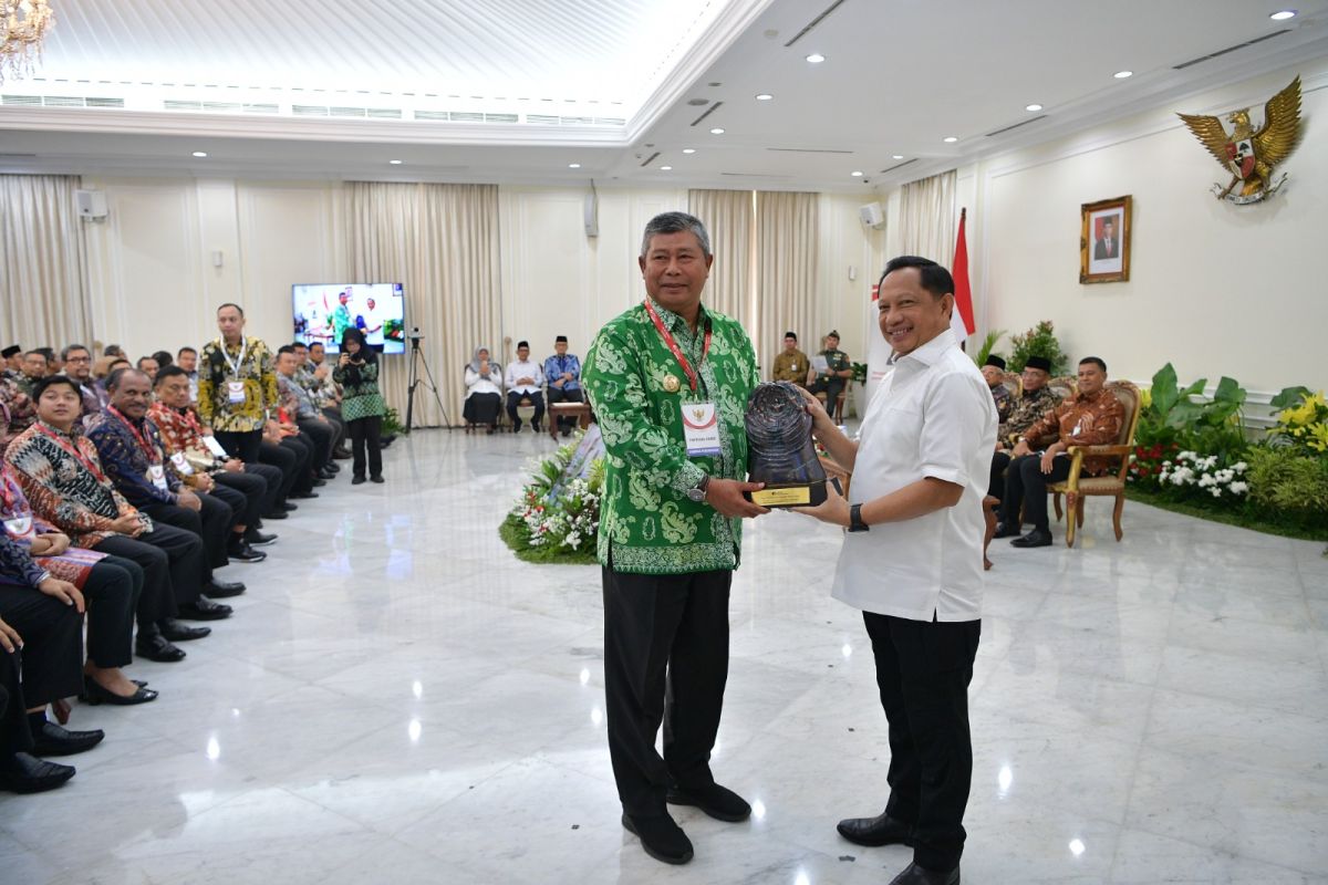 Anambas berhasil raih Paritrana Award berkat cakupan peserta BPJSTK 96 persen