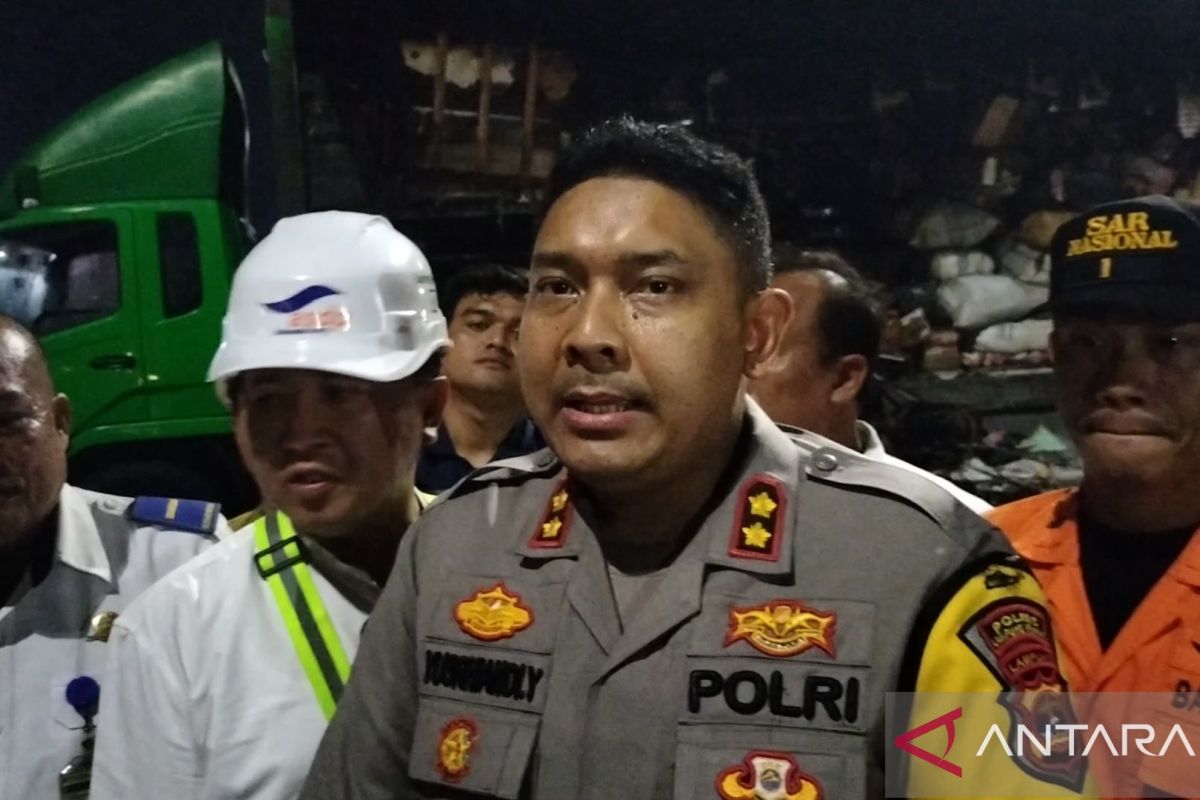 Kebakaran KMP Tranship 1 di Bakauheni dipicu mobil kargo terbakar