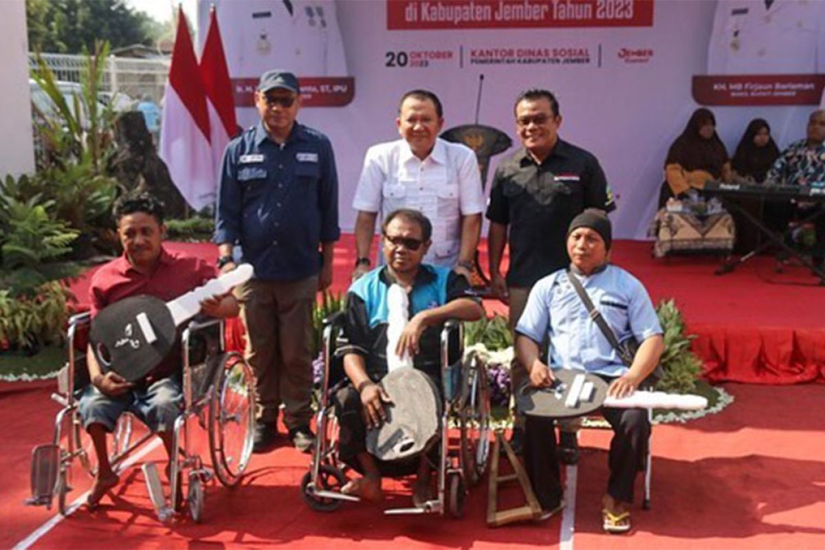 Kemensos salurkan bantuan Program Atensi disabilitas di Jember