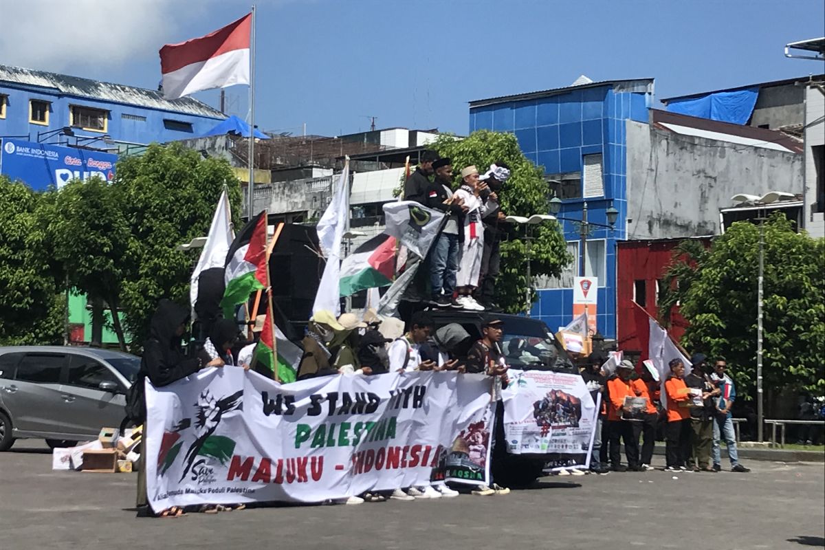 Ratusan pemuda Maluku gelar aksi solidaritas dan doa bersama untuk Palestina