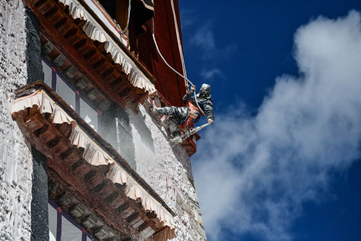 Menengok renovasi tahunan Istana Potala di Lhasa, China