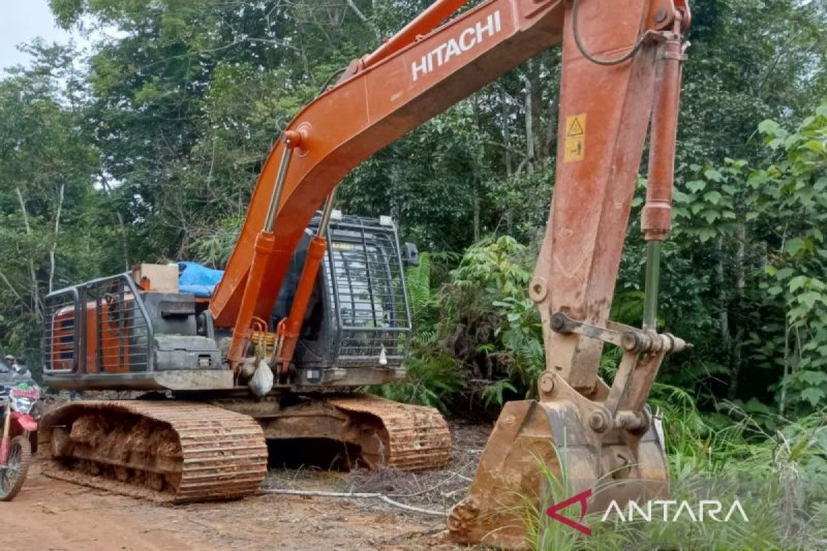 Operasi penertiban tambang liar di Madina, tim gabungan amankan satu unit Excavator