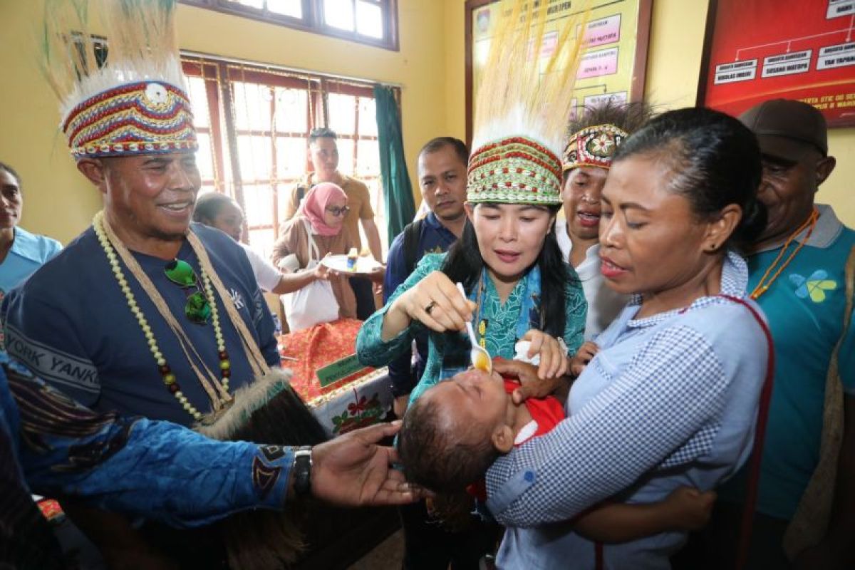 PKK Papua salurkan 300 paket PHBS percepatan atasi stunting Waropen