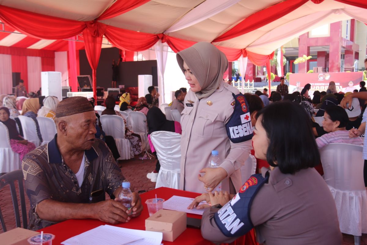 Polda Sulteng berikan pengobatan gratis pada masyarakat