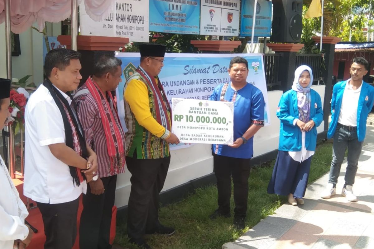 Kanwil Kemenag Maluku salurkan bantuan pembinaan lanjutan moderasi beragama