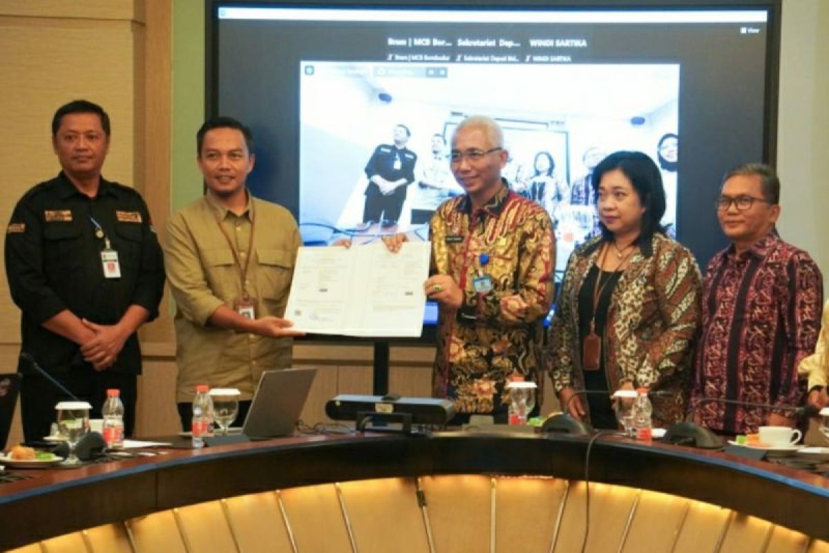 Kemenkumham Jateng serahkan sertifikat merek "Upanat Barabudur"
