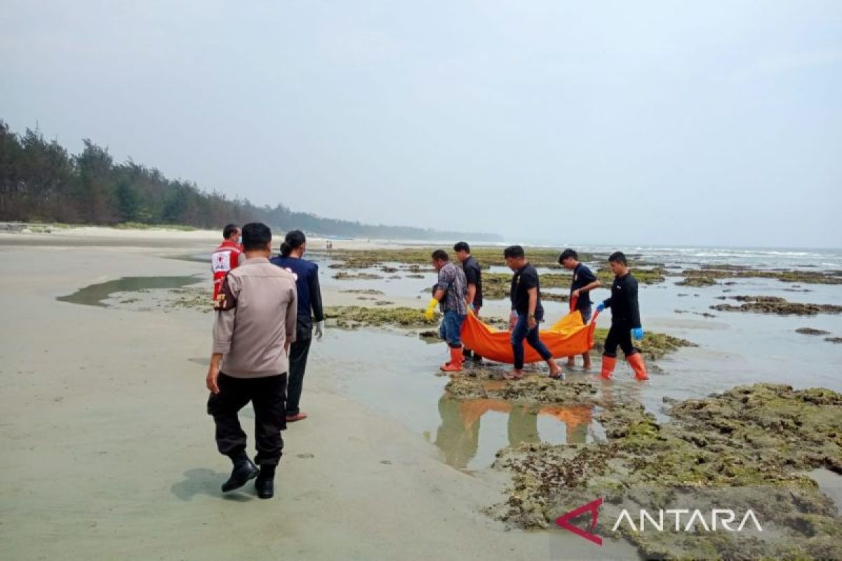 Warga temukan mayat tanpa identitas di kawasan Pantai Panjang Bengkulu