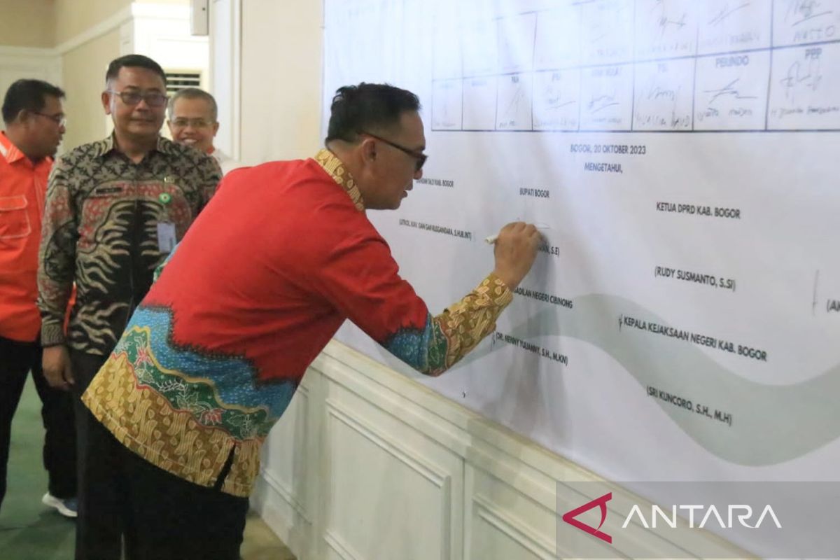 Bupati Bogor pimpin penandatanganan kesepakatan bersama pemilu damai