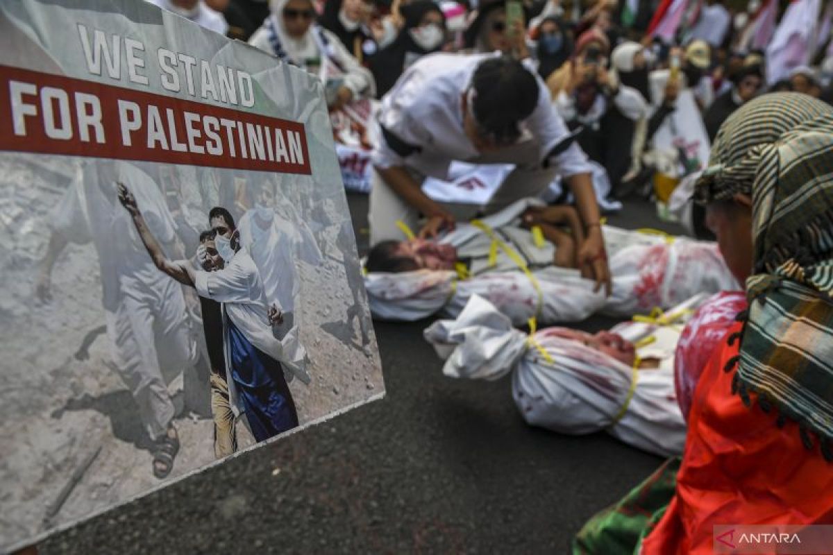 Israel sandera 5.000 orang di RS Al Shifa di Gaza, termasuk dokter dan perawat