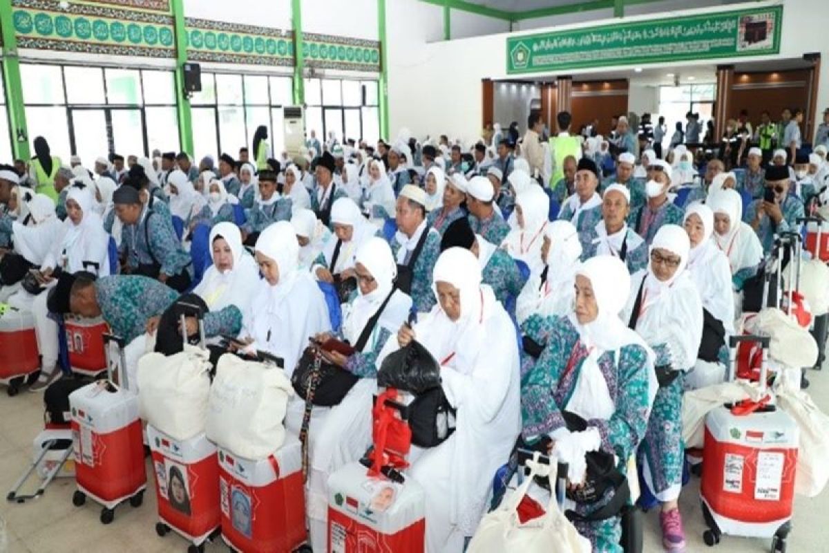 Calon Jemaah Haji Asal HSU Berangkat ke Tanah Suci