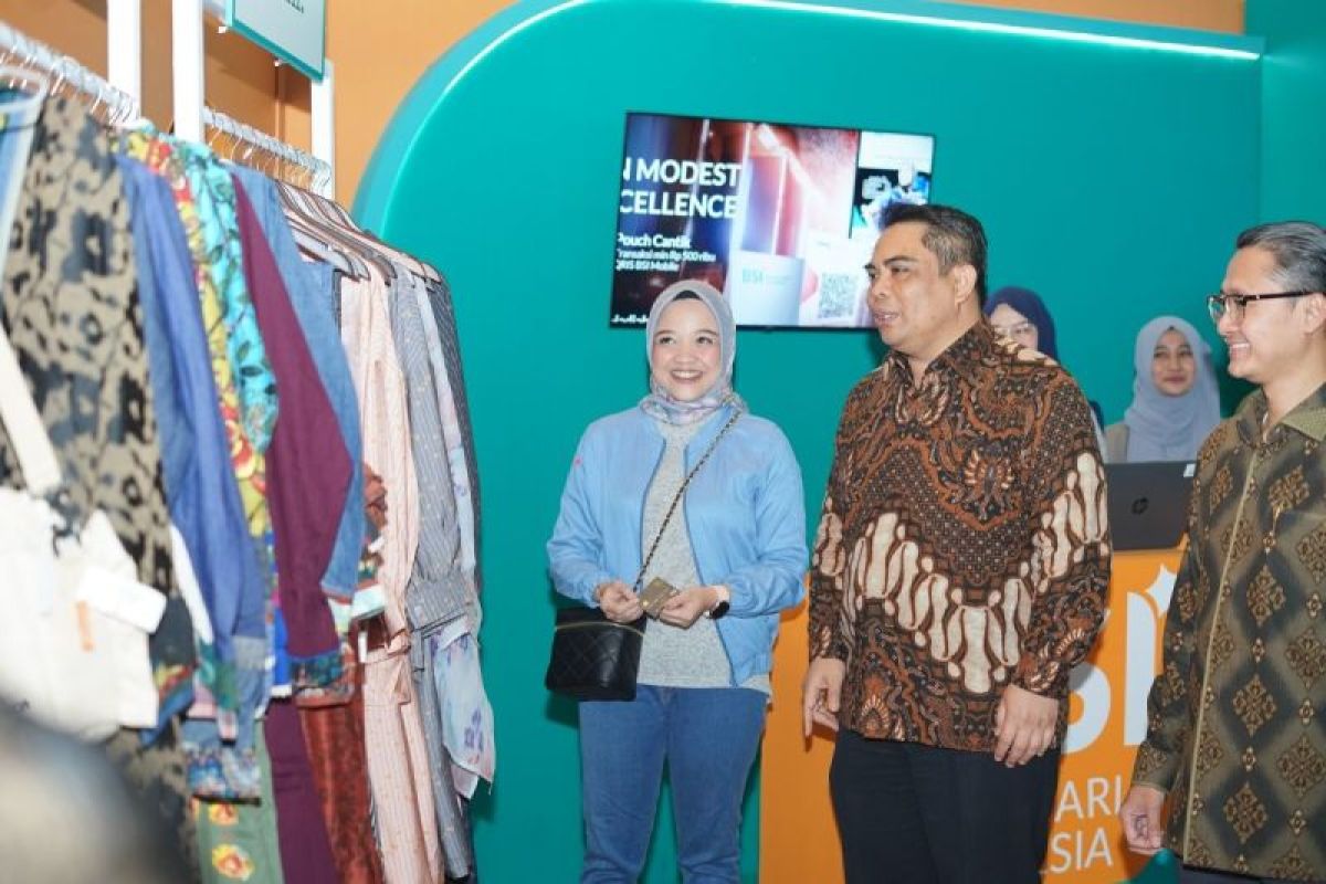 Bank Syariah Indonesia kolaborasi dengan 100 usaha fesyen muslim di JMFW 2024