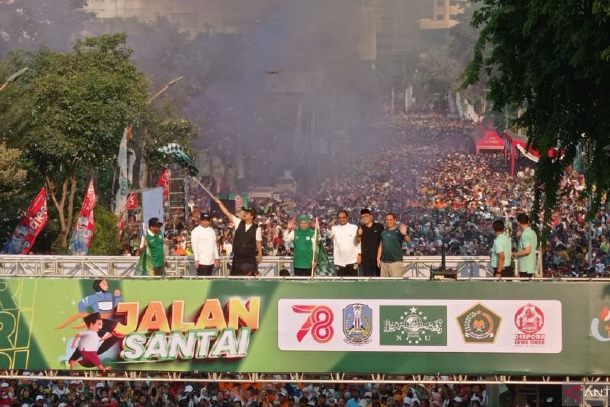 Menag, Ketum PBNU, Gubernur Jatim lepas jalan santai Hari Santri