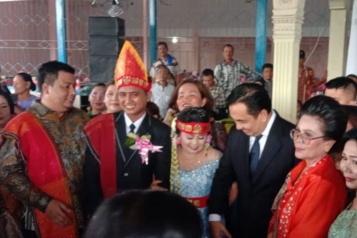 Ketua Umum PSBI Dr Effendi MS Simbolon kunjungi pernikahan anggota