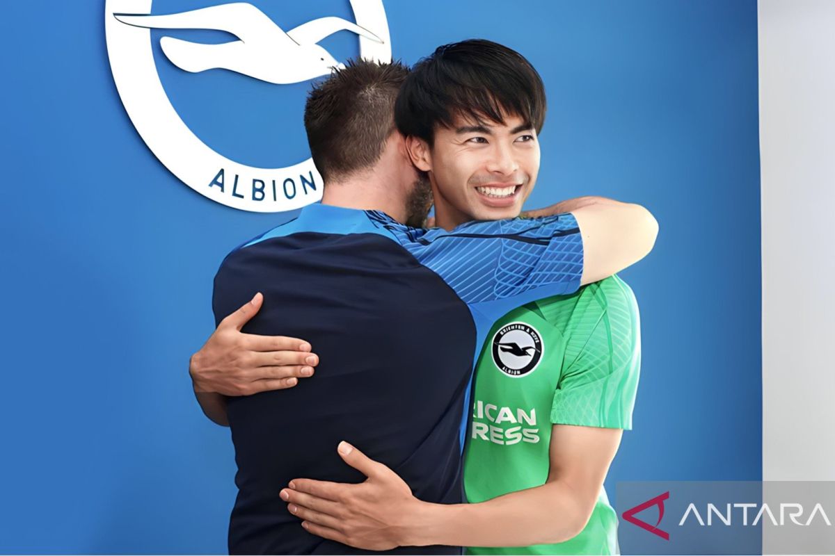 Mitoma perpanjang kontrak bersama Brighton sampai 2027