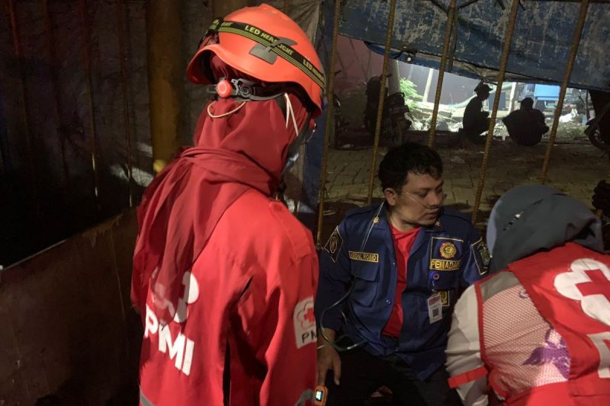 PMI Tangerang siagakan petugas dan ambulans di TPA Rawakucing