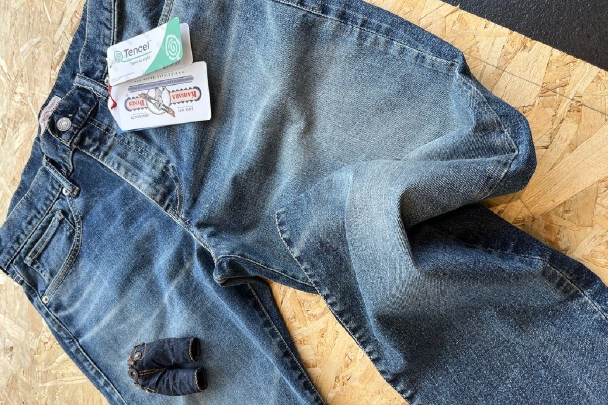 Cara dan manfaat cuci denim dengan air laut