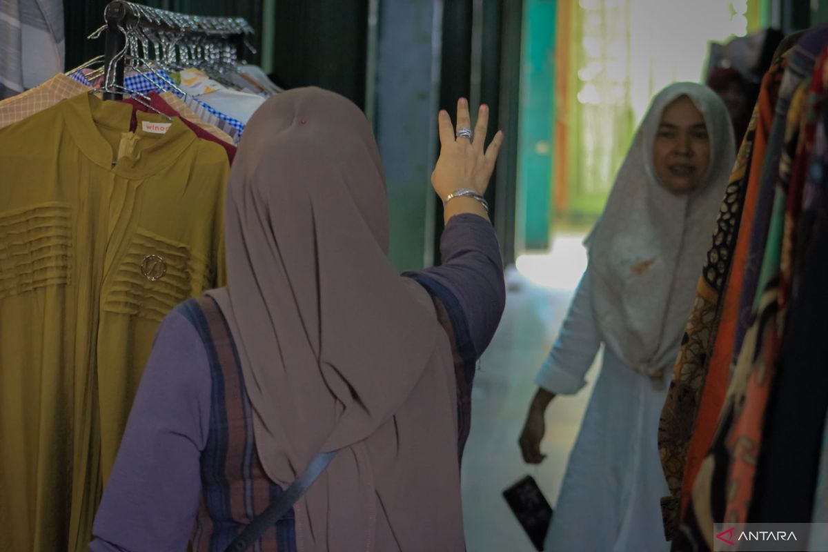 PARADE FOTO - Pedagang Pasar Bawah Pekanbaru bersiap pindah