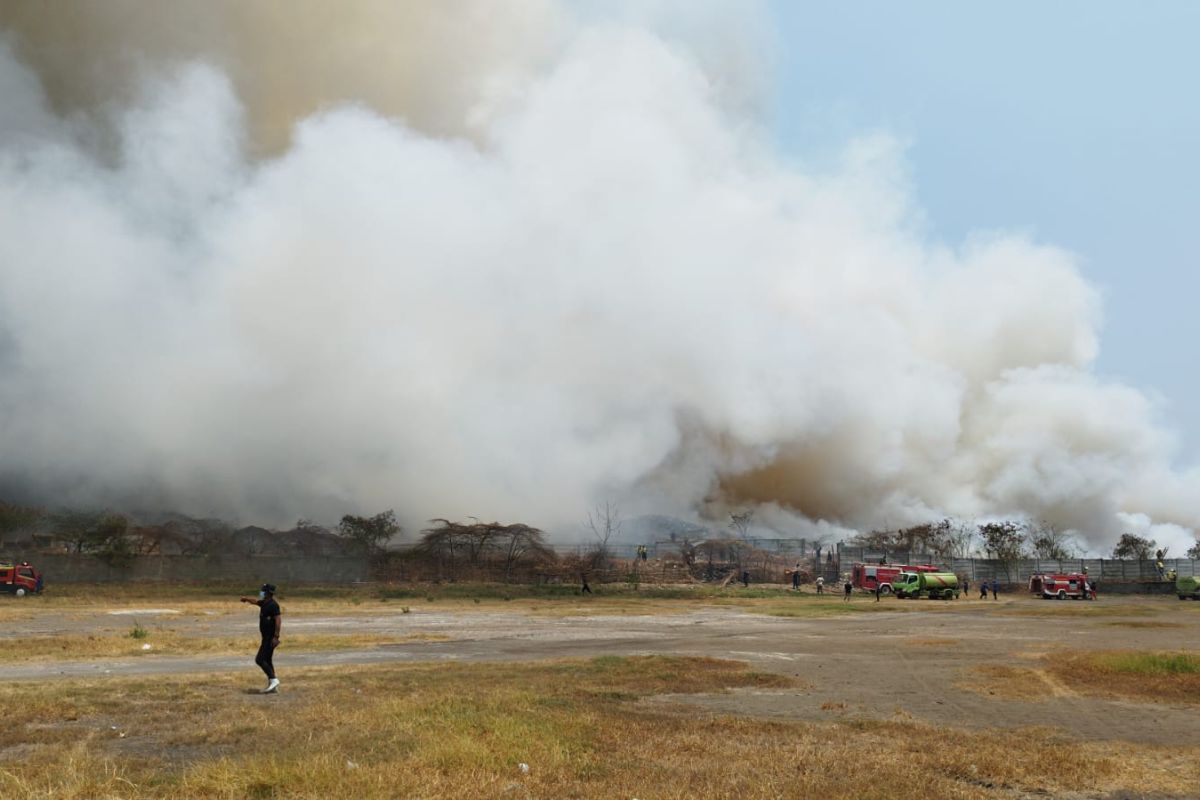 Api disertai asap tebal kembali muncul di TPA Rawakucing Tangerang