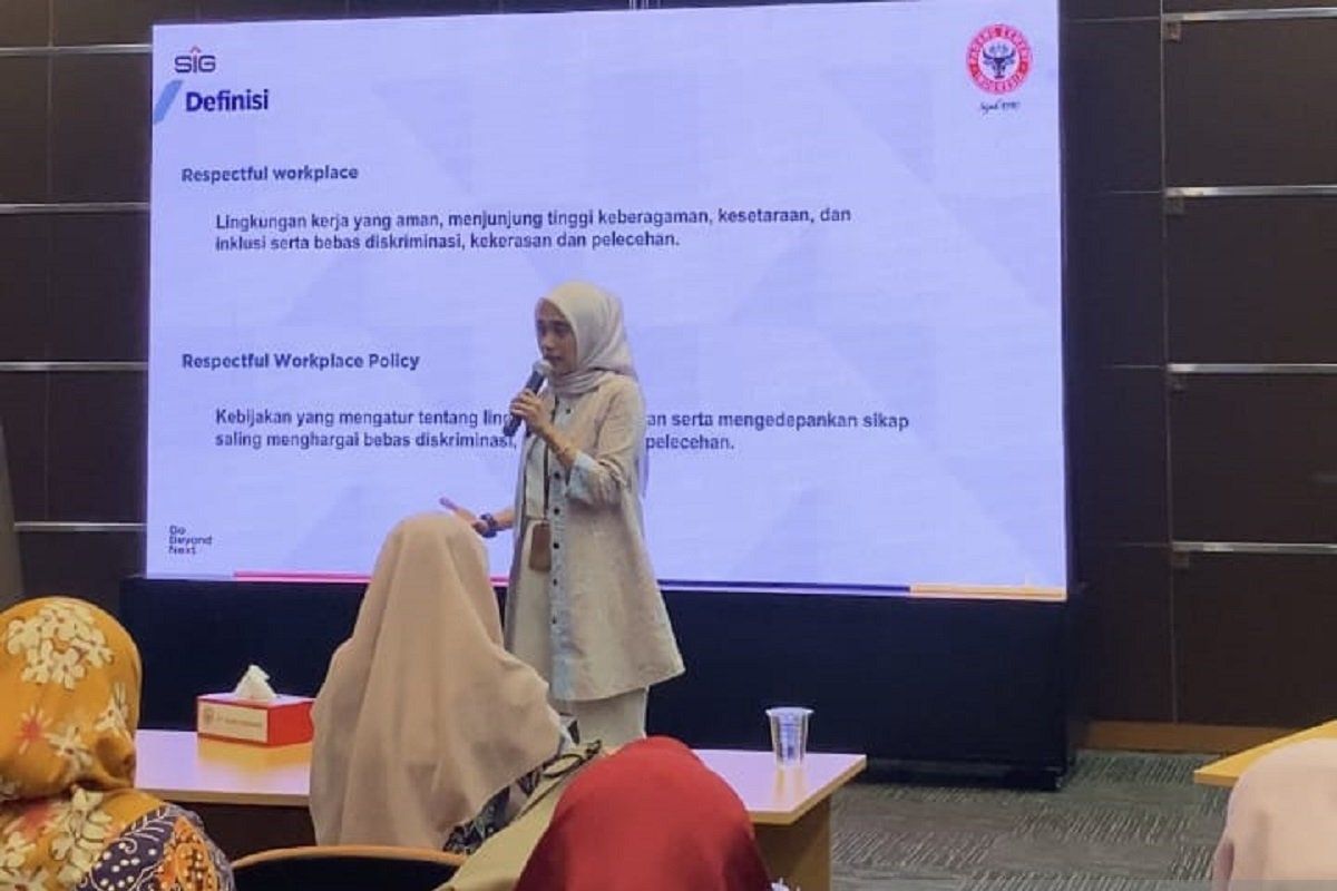 Forum karyawati Semen Padang dapat pembekalan terkait "respectful workplace"