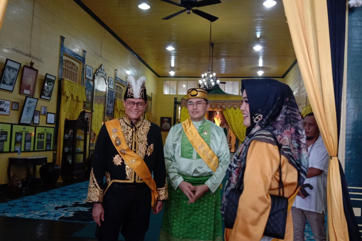 Herzaky Mahendra Putra terima gelar Datok Seri dari Kesultanan Pontianak