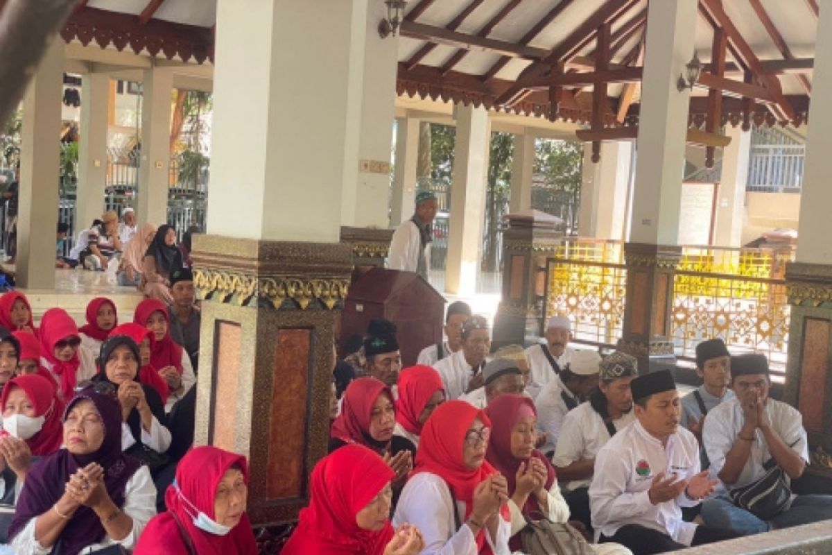 Bamusi Surabaya ziarah ke pendiri NU peringati Hari Santri