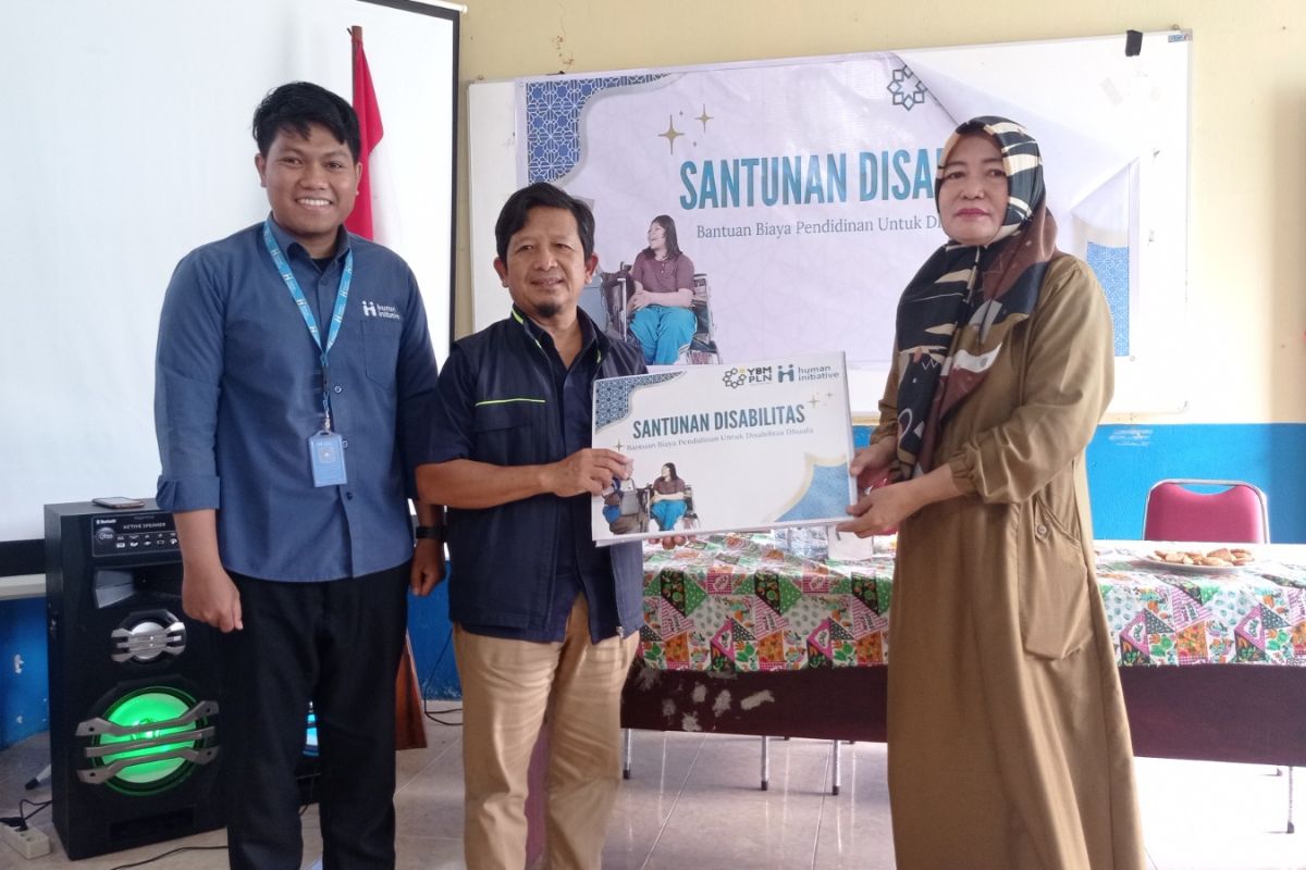 YBM PLN Maluku  santuni disabilitas dhuafa di  beritaAmbon