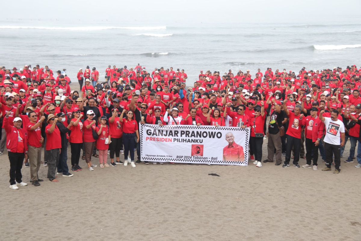 Jelang Pemilu 2024, PDI Perjuangan di Bali gelar aksi bersih pantai