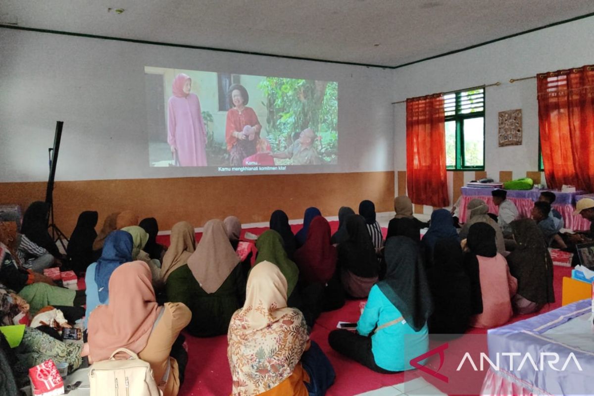 KPU Gorontalo Utara sosialisasikan pemilu dengan nonton bareng film