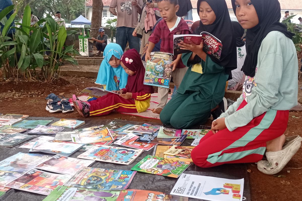 Relawan Forum Rangkasbitung Membaca sediakan taman buku gratis