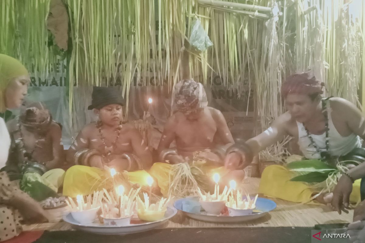 Mengenal upacara bersih-bersih kampung Serapo Nusantara
