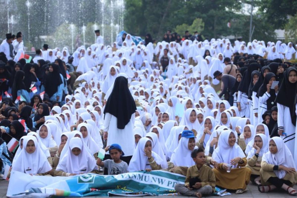 Bupati Lombok Tengah memaparkan peran ulama menjaga kemerdekaan