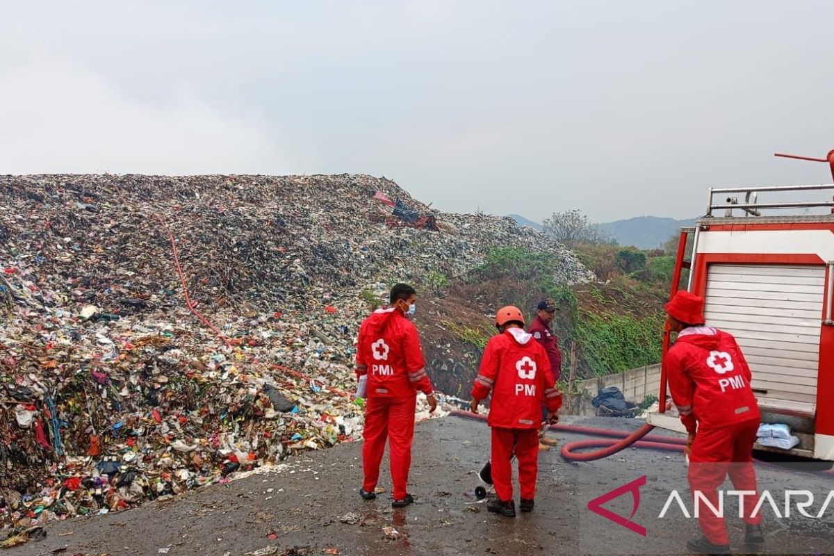 PMI Sukabumi kerahkan tim medis ke lokasi kebakaran TPA Cikundul