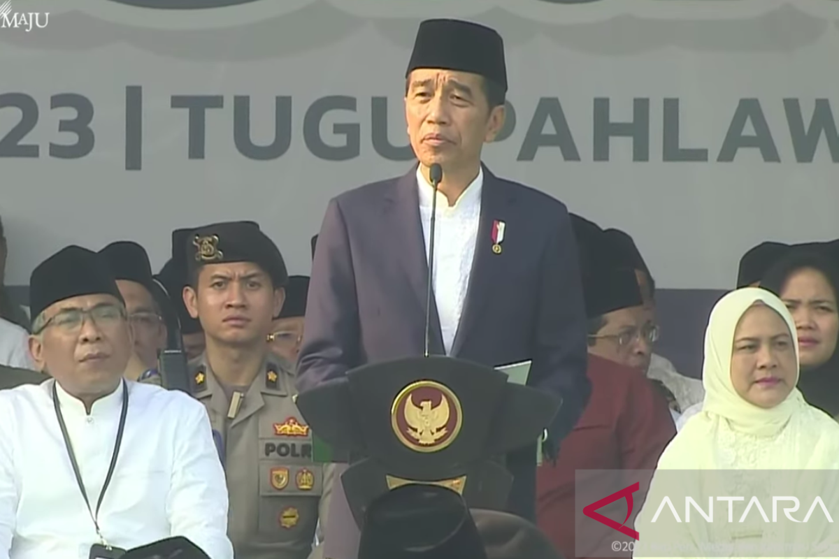 Presiden Jokowi meminta semangat hari santri dipegang teguh pada konteks kekinian