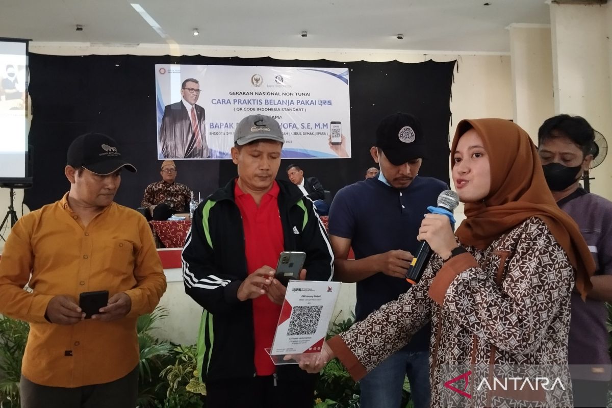 BI Jateng dan Anggota DPR kampanyekan penggunaan QRIS di Kudus