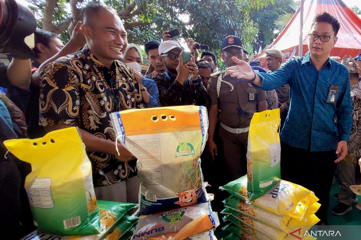 Sebanyak 56 ton beras SPHP habis terjual dalam operasi pasar Situbondo