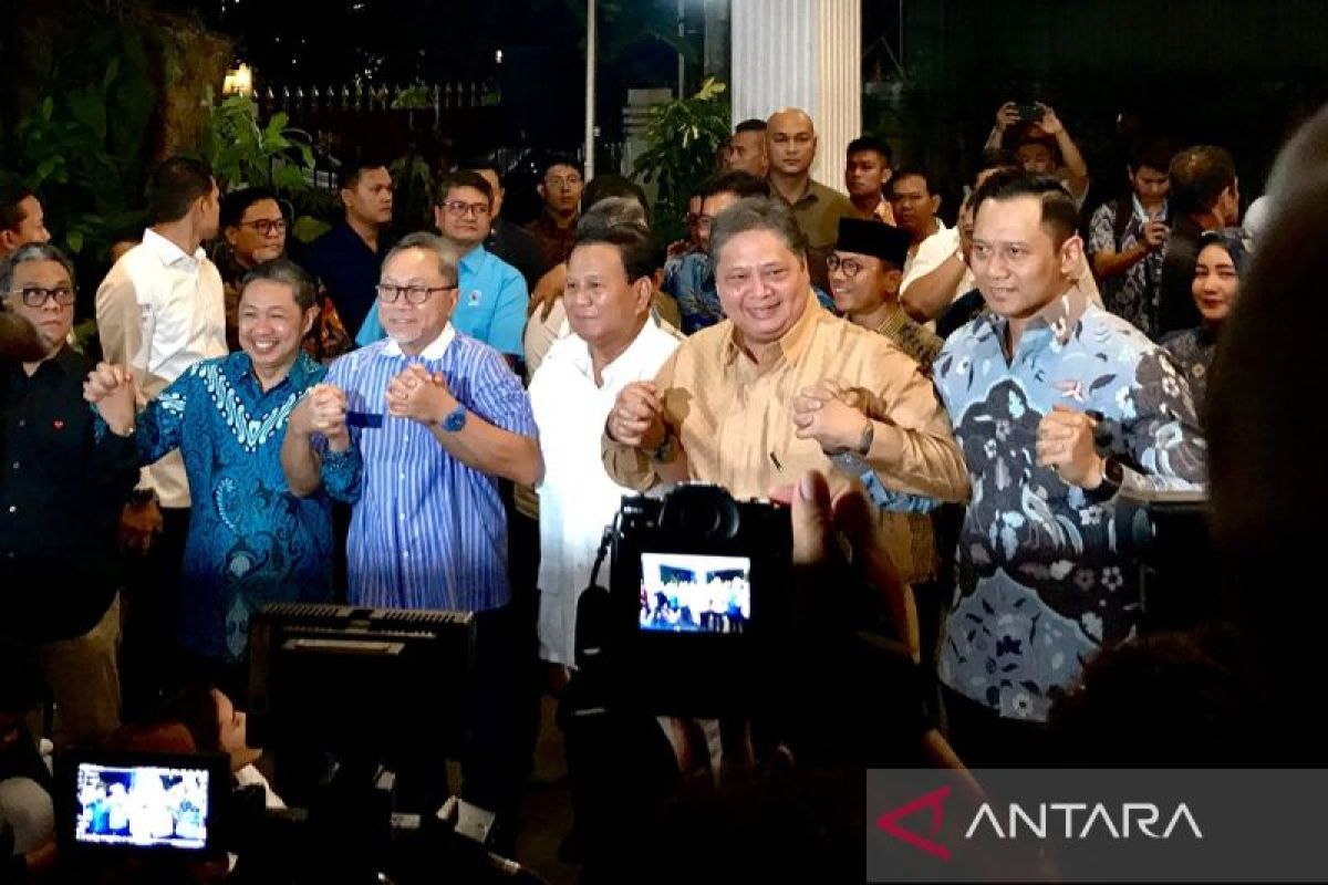 Prabowo Umumkan Gibran Rakabuming Raka Sebagai Bakal Cawapres - ANTARA News