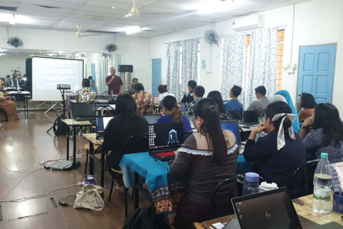 Guru CLC di Malaysia ikut pelatihan pembelajaran berbasis TIK