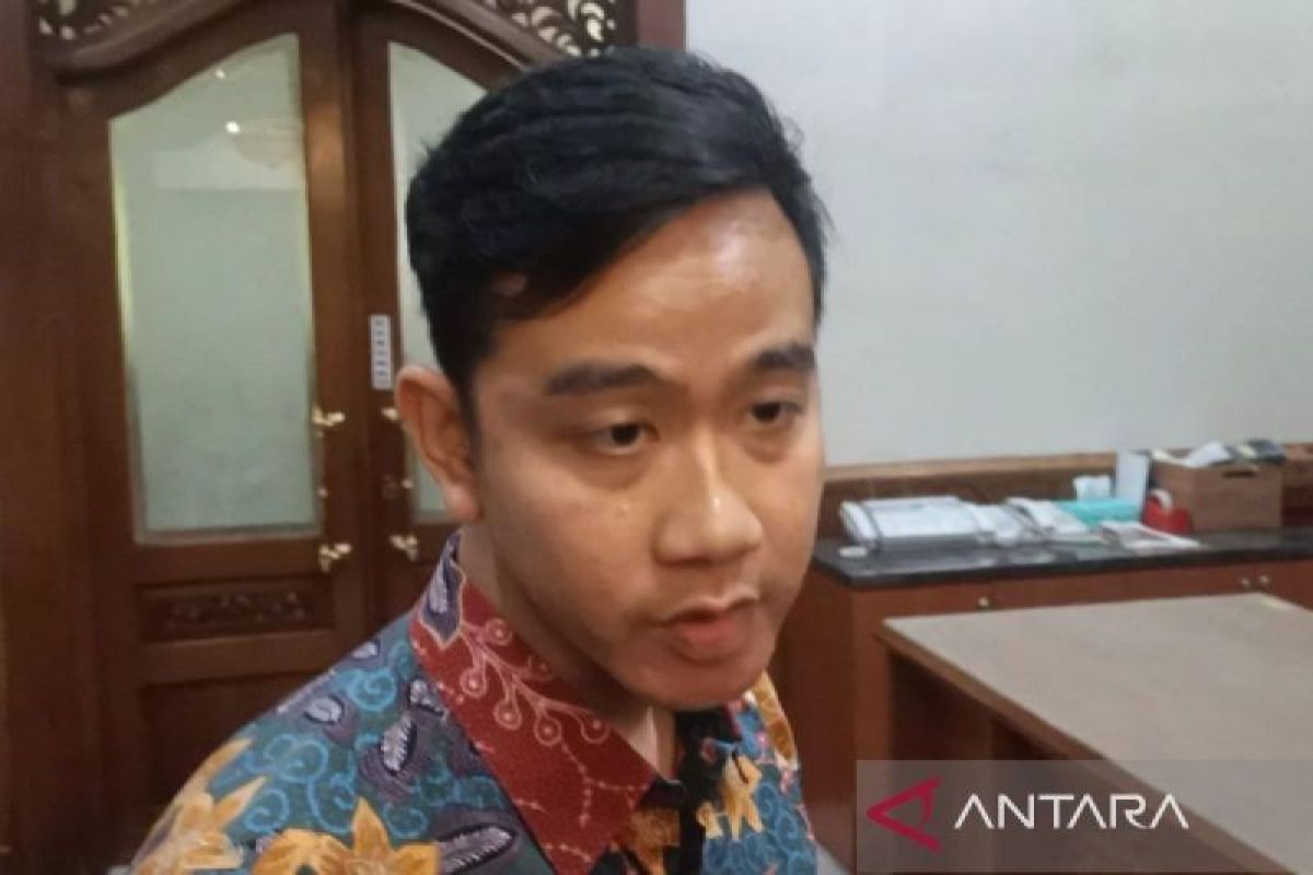 Gibran Rakabuming Raka kembali berkantor usai pengumuman bacapres Prabowo Subianto