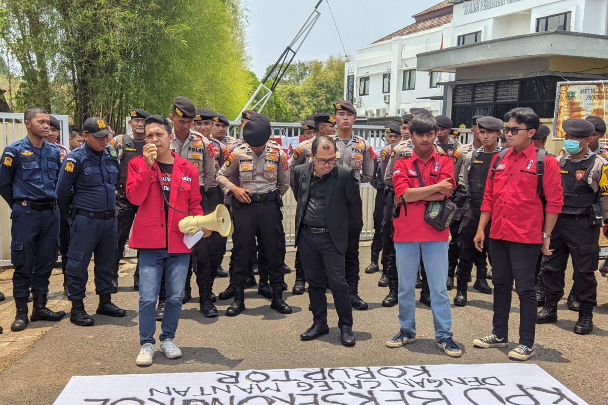 GMNI Kota Serang minta KPU umumkan nama caleg mantan terpidana korupsi