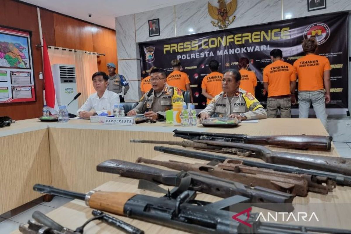 Polisi tangkap sindikat perakit senjata api di Manokwari