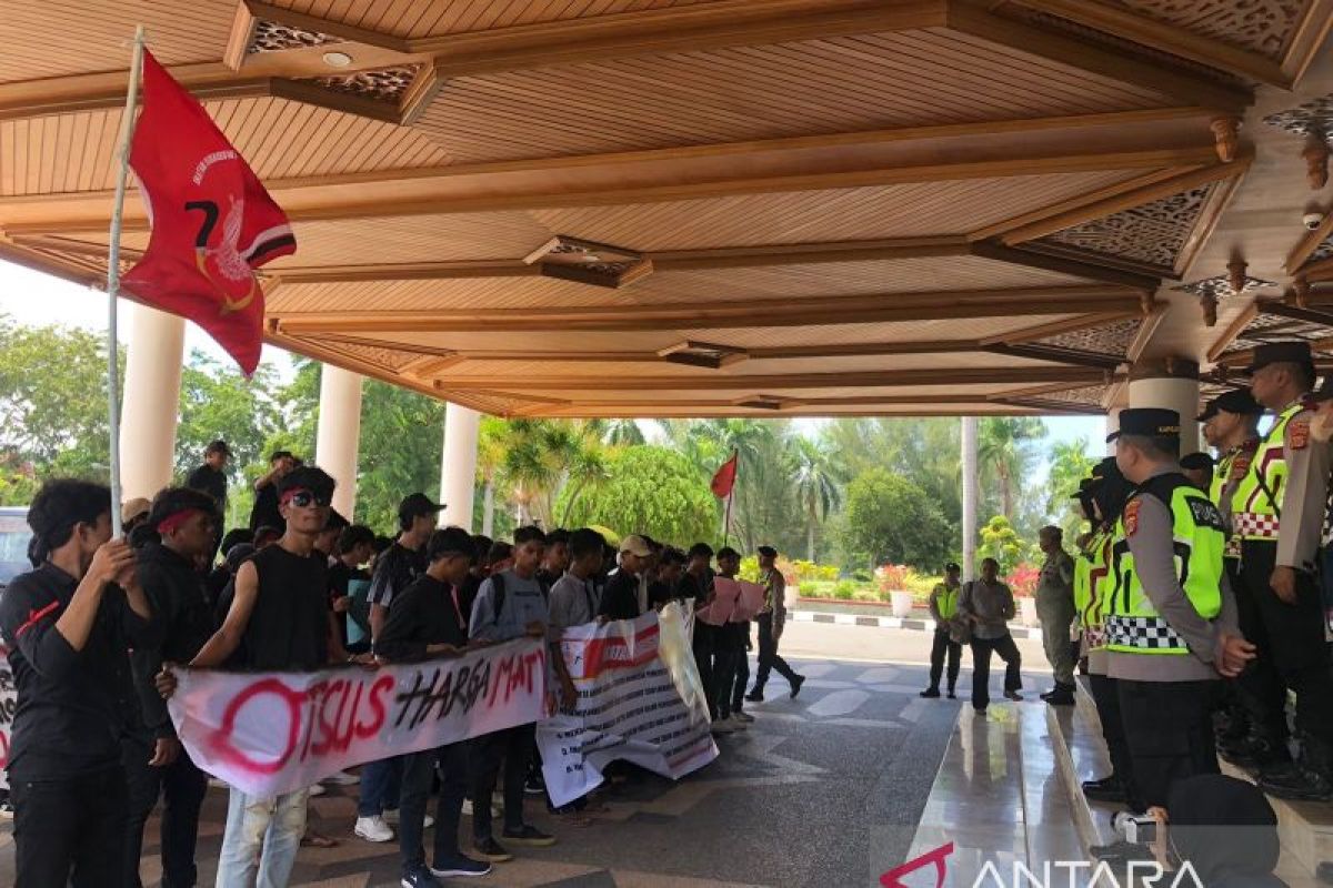 Tolak Penggunaan Dana Otsus untuk PON, mahasiswa demo di Kantor Gubernur Aceh