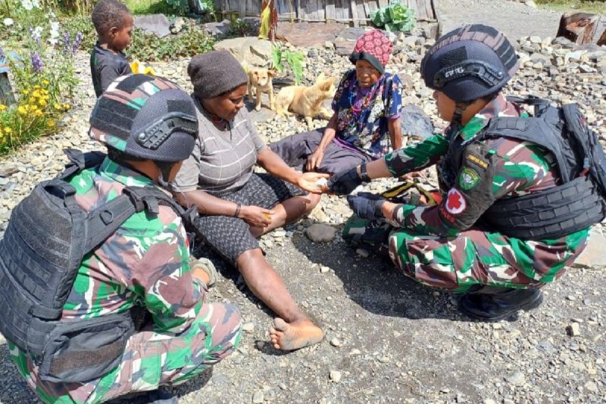 Satgas Yonif 115/ML gelar layanan kesehatan keliling di Wuyuneri