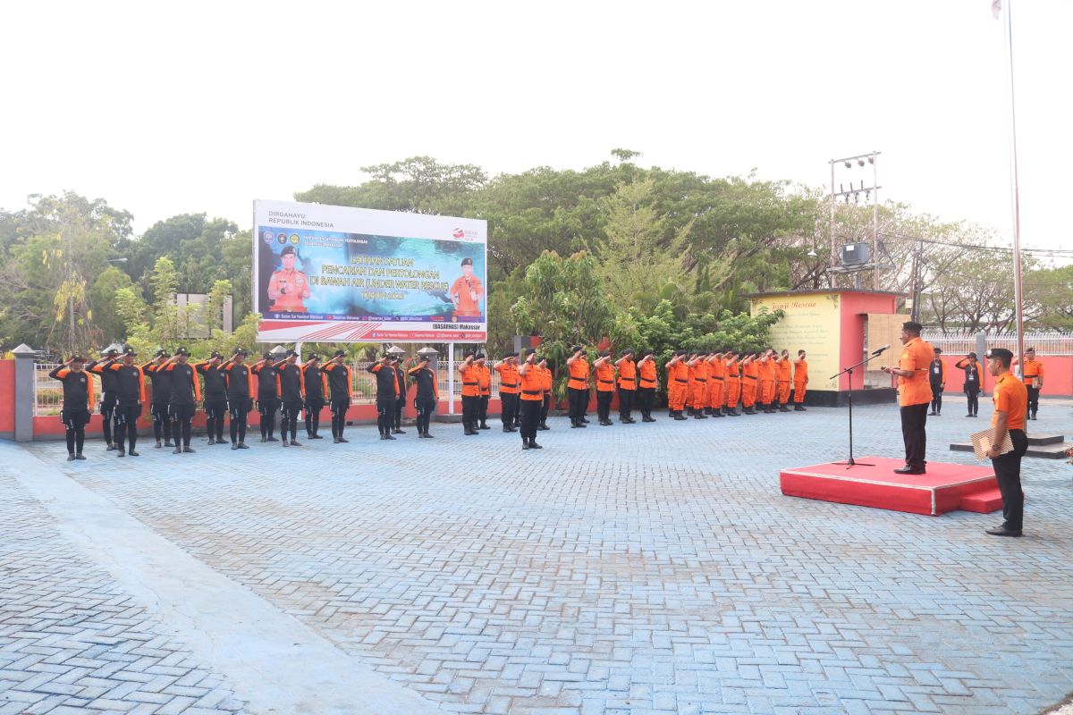 Basarnas Makassar melatih puluhan personil penyelamatan di bawah air