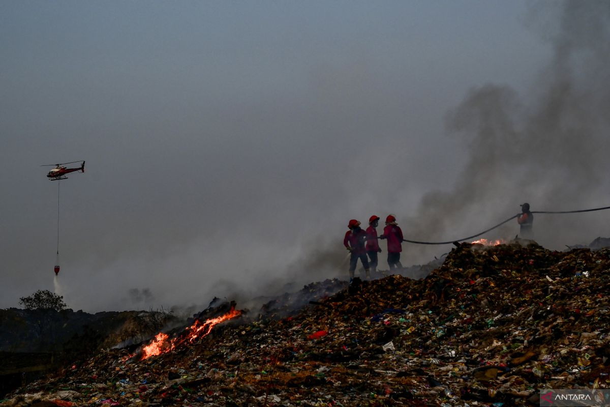Kebakaran di TPA sampah menimbulkan pelepasan zat beracun